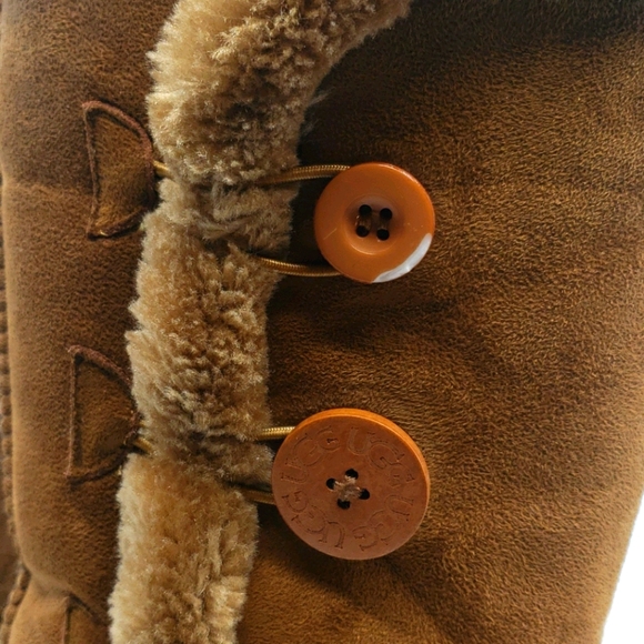 UGG Tan Bailey 3-button mid calf boots - Picture 4 of 10